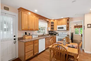 12 Lakeview Dr, Yorktown Heights, NY 10598 - Photo 11