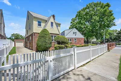 236-11 Seward Avenue, Bellerose, NY 11427 - Photo 21