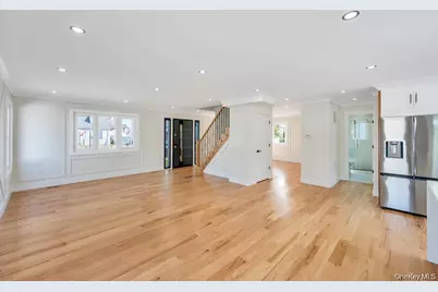 28 S Elm Street, Hicksville, NY 11801 - Photo 9