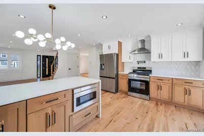 28 S Elm Street, Hicksville, NY 11801 - Photo 7