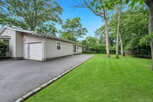 9 Alpine Pl, Lake Grove, NY 11755 - Photo 5
