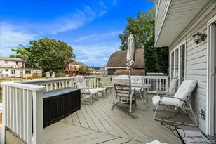 117 Gordon Pl, Freeport, NY 11520 - Photo 23