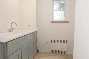 1340 Siegfried Pl, Bronx, NY 10465 - Photo 13