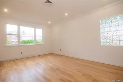 1340 Siegfried Place, Bronx, NY 10465 - Photo 5