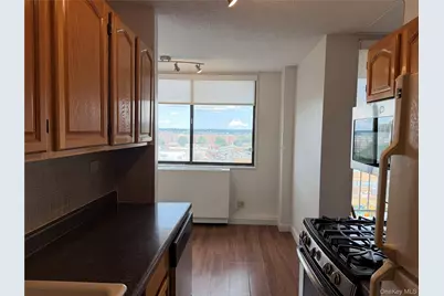 2 Bay Club Drive #7Y, Bayside, NY 11360 - Photo 3