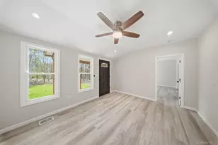 24 Farmingdale Ln, Bloomingburg, NY 12721 - Photo 3