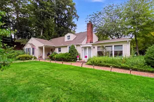 19 Eckernkamp Dr, Smithtown, NY 11787 - Photo 3