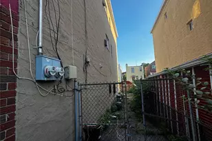 958 E 226th St, Bronx, NY 10466 - Photo 13