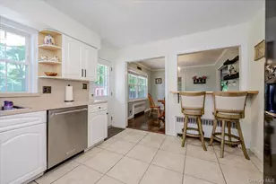 22 Manitton Ct, Islip, NY 11751 - Photo 9