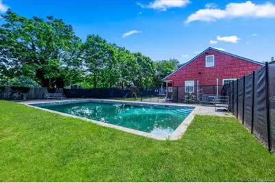 22 Manitton Court, Islip, NY 11751 - Photo 21