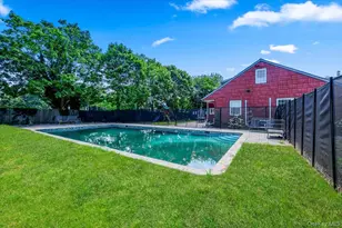 22 Manitton Ct, Islip, NY 11751 - Photo 21