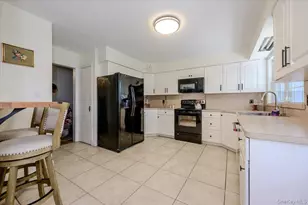 22 Manitton Ct, Islip, NY 11751 - Photo 7