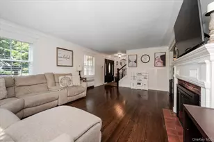 22 Manitton Ct, Islip, NY 11751 - Photo 5