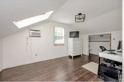 22 Manitton Court, Islip, NY 11751 - Photo 15