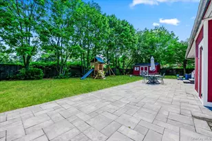22 Manitton Ct, Islip, NY 11751 - Photo 25