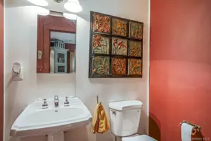 34 Drake St, Malverne, NY 11565 - Photo 9