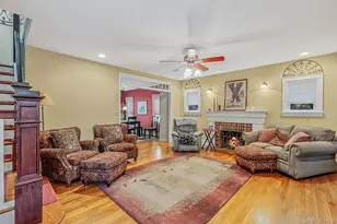 34 Drake St, Malverne, NY 11565 - Photo 3