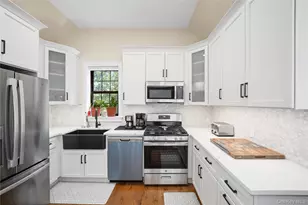 180 Davis Ave, Bronx, NY 10465 - Photo 9