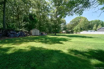 11 Embassy Road, Selden, NY 11784 - Photo 37