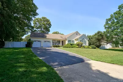 11 Embassy Road, Selden, NY 11784 - Photo 3
