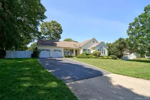 11 Embassy Rd, Selden, NY 11784 - Photo 3