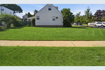 695 Eileen Court, Franklin Square, NY 11010 - Photo 13