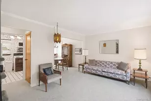 695 Eileen Ct, Franklin Square, NY 11010 - Photo 3
