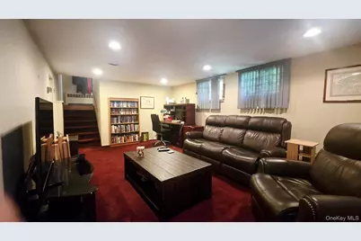 27 Humphrey Drive, Syosset, NY 11791 - Photo 19