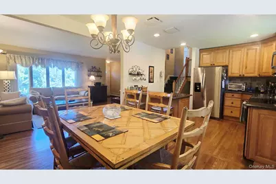 27 Humphrey Drive, Syosset, NY 11791 - Photo 9