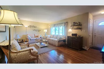27 Humphrey Drive, Syosset, NY 11791 - Photo 7