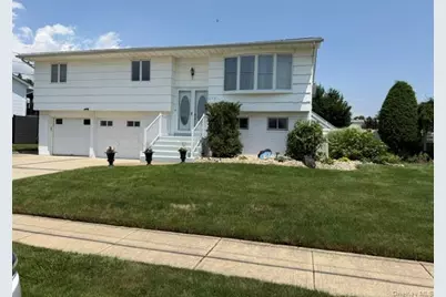 276 N Lewis Avenue, Lindenhurst, NY 11757 - Photo 3