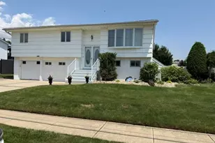 276 N Lewis Ave, Lindenhurst, NY 11757 - Photo 3