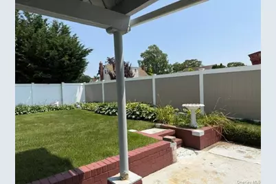 276 N Lewis Avenue, Lindenhurst, NY 11757 - Photo 19