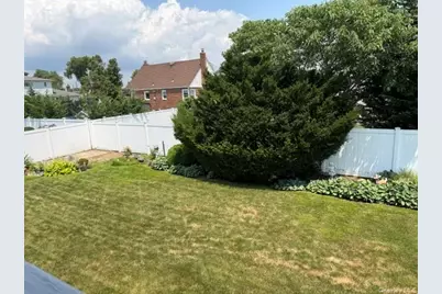276 N Lewis Avenue, Lindenhurst, NY 11757 - Photo 21