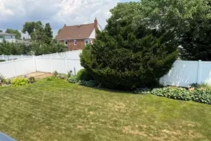 276 N Lewis Ave, Lindenhurst, NY 11757 - Photo 21