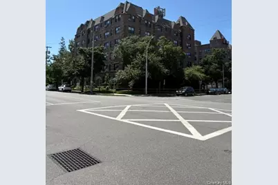 141 Woodmere Boulevard #4B, Woodmere, NY 11598 - Photo 1