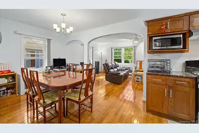 850 Washington Street, Franklin Square, NY 11010 - Photo 5
