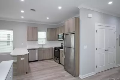 500 Sutton Court #102, Deer Park, NY 11729 - Photo 5