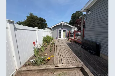 300 Beachview Street, Copiague, NY 11726 - Photo 17