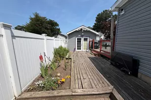 300 Beachview St, Copiague, NY 11726 - Photo 17