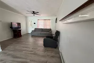 300 Beachview St, Copiague, NY 11726 - Photo 7