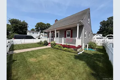 300 Beachview Street, Copiague, NY 11726 - Photo 3