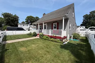 300 Beachview St, Copiague, NY 11726 - Photo 3