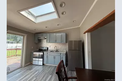 300 Beachview Street, Copiague, NY 11726 - Photo 5