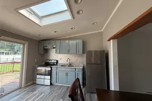 300 Beachview St, Copiague, NY 11726 - Photo 5