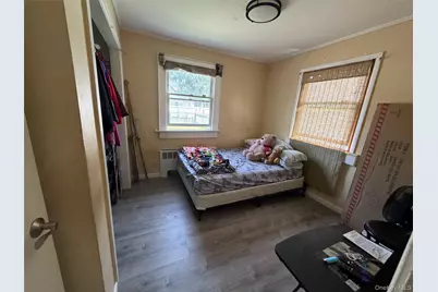 300 Beachview Street, Copiague, NY 11726 - Photo 11