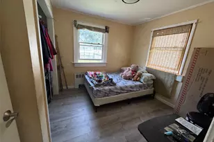 300 Beachview St, Copiague, NY 11726 - Photo 11