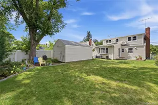 43 Nassau Ave, Plainview, NY 11803 - Photo 17