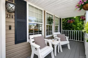 134 Paris Ct, West Islip, NY 11795 - Photo 3