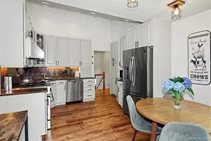 7 Beatrice Ln, Old Bethpage, NY 11804 - Photo 5